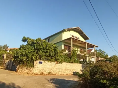 Kuća in Dobra Voda