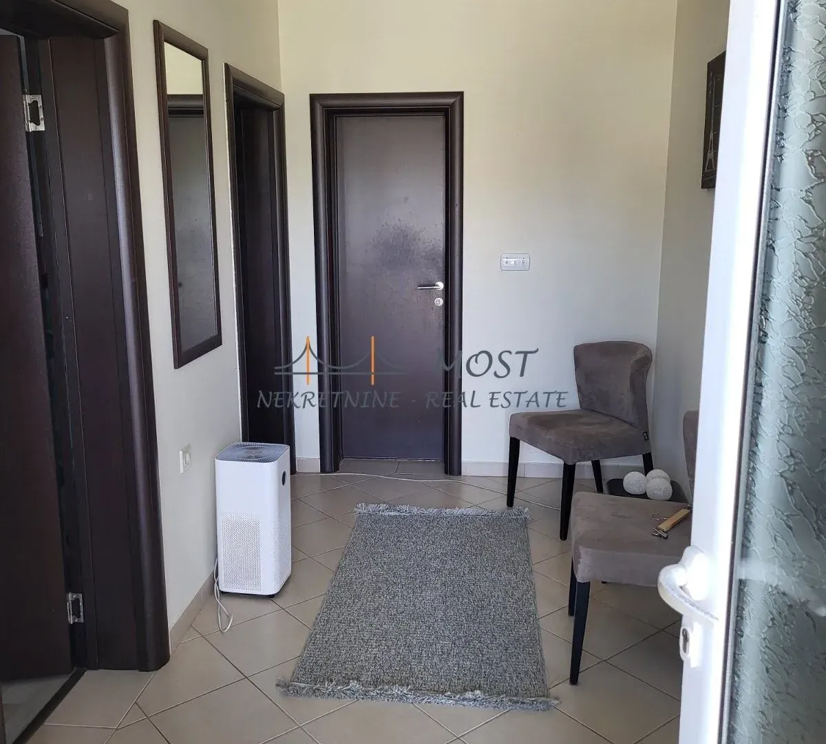Izdavanje, kuća, 100m², Gornja Gorica, Podgorica