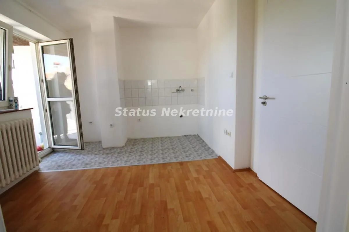 Prodaja, jednosoban stan, 33m², Železnička Stanica, Novi Sad Sve Podlokacije