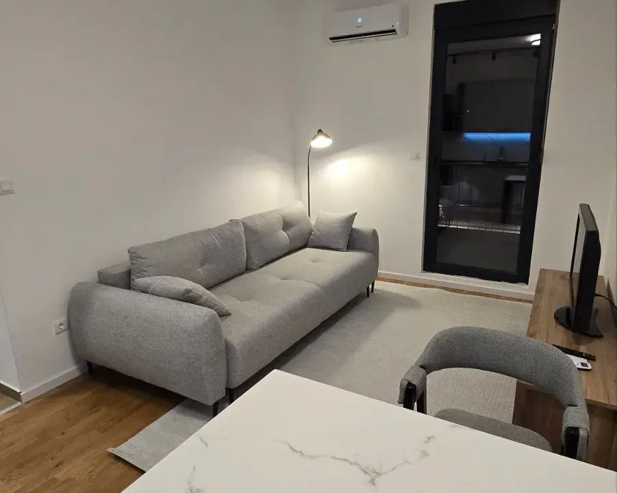 Izdavanje, jednosoban stan, 37m², Tološi, Podgorica