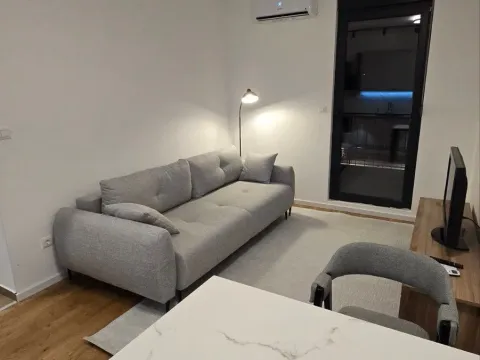 Izdavanje, jednosoban stan, 37m², Tološi, Podgorica - image 1