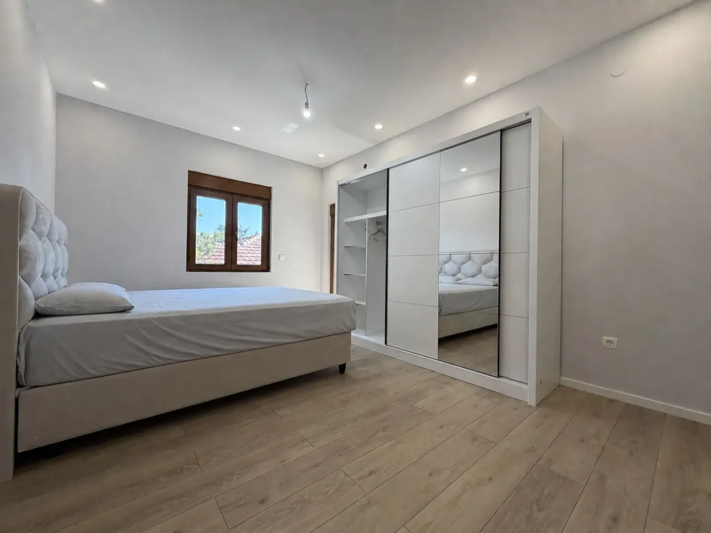 Sale, two bedroom apartment, 104m², Bečići, Budva