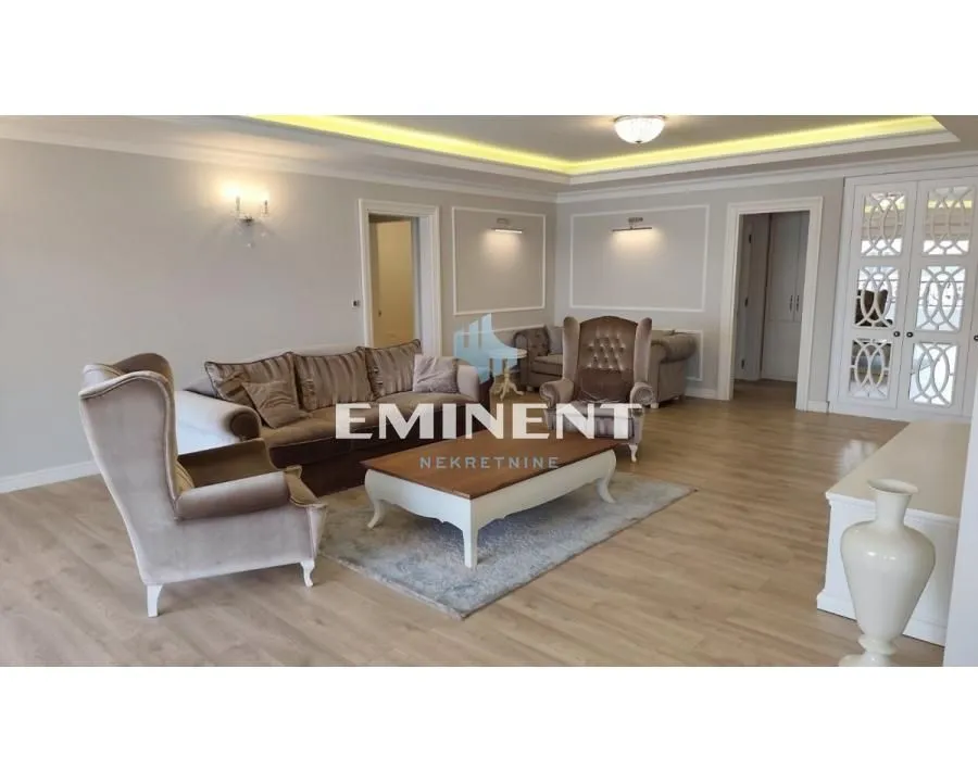 Izdavanje, stan, 215m², Senjak, Beograd