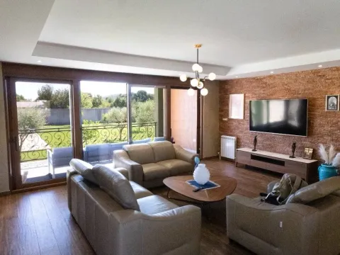 Izdavanje, kuća, 220m², Ćurilac, Danilovgrad - image 13