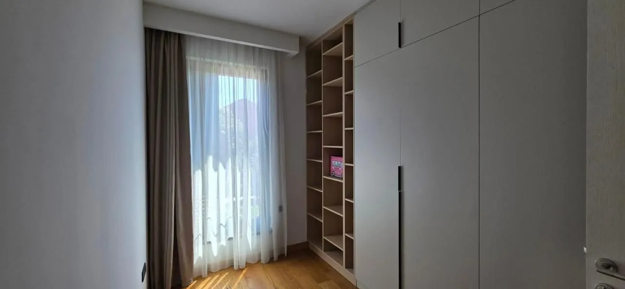 Izdavanje, trosoban stan, 85m², Vezirov Most, Podgorica