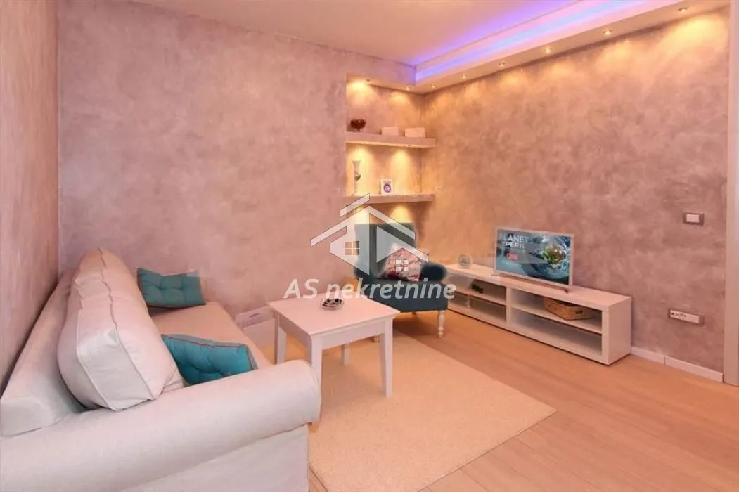 Izdavanje, dvosoban stan, 53m², Stari Grad, Beograd