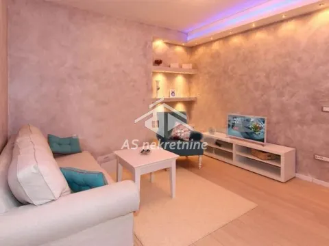 Izdavanje, dvosoban stan, 53m², Stari Grad, Beograd