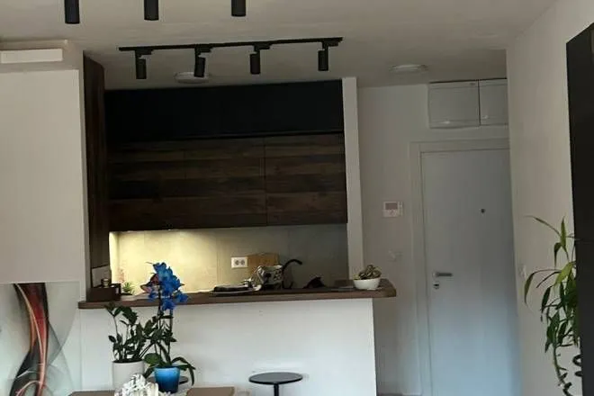 Prodaja, trosoban stan, 70m², Zemun Polje, Beograd