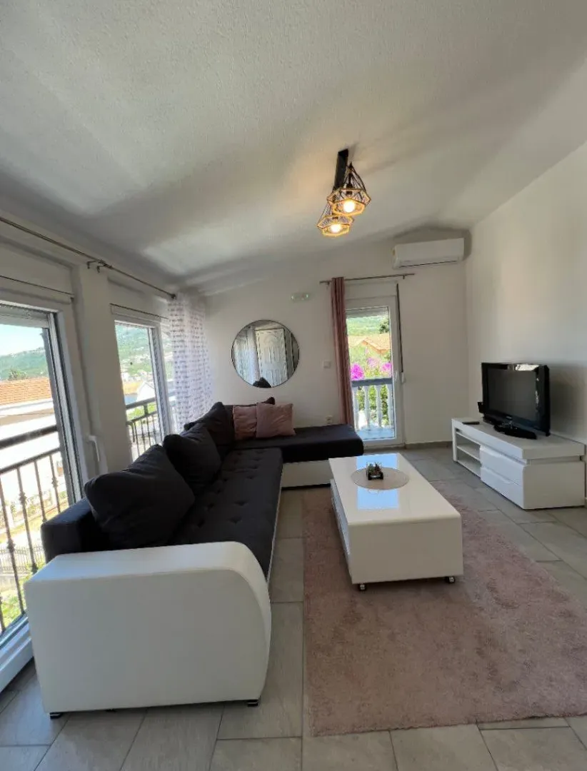 Izdavanje, stan, 44m², Dobre Vode, Bar