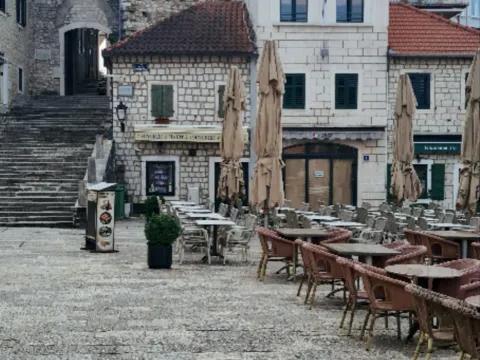 Rent, office space, 96m², Centar, Herceg Novi - image 1