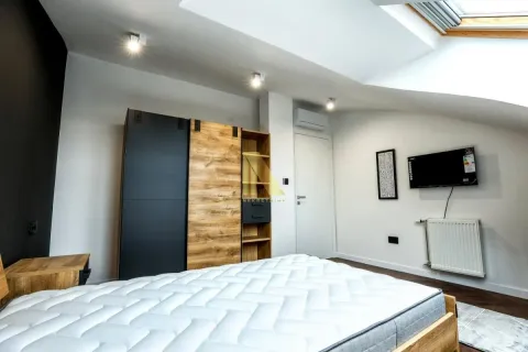 Izdavanje, četvorosoban stan, 100m², Petrovaradin, Novi Sad - image 16