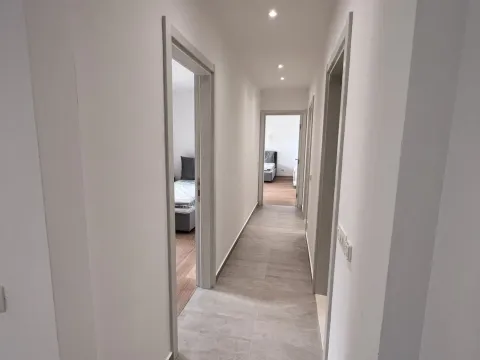 Sale, five bedroom apartment, 198m², Kotor, Crna Gora - image 8