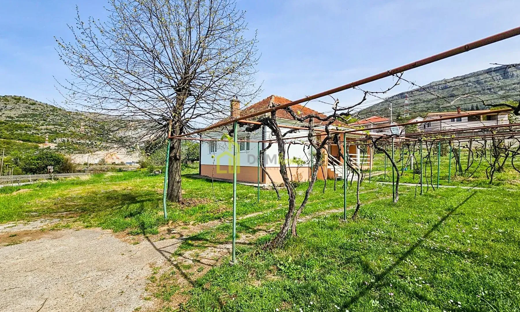 Rent, house, 100m², Zlatica, Podgorica