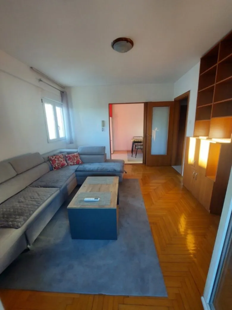 Izdavanje, jednosoban stan, 51m², Centar, Podgorica