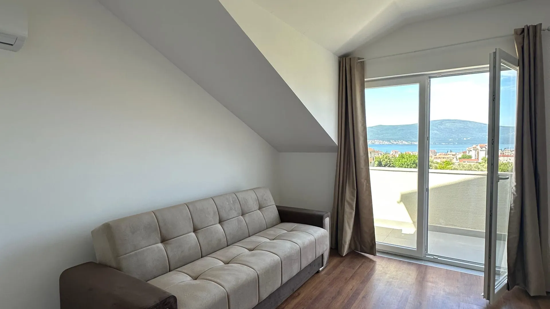 Rent, one bedroom apartment, 48m², Seljanovo, Tivat