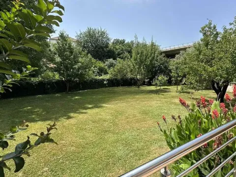 Prodaja, kuća, 301m², Centar, Podgorica - image 8