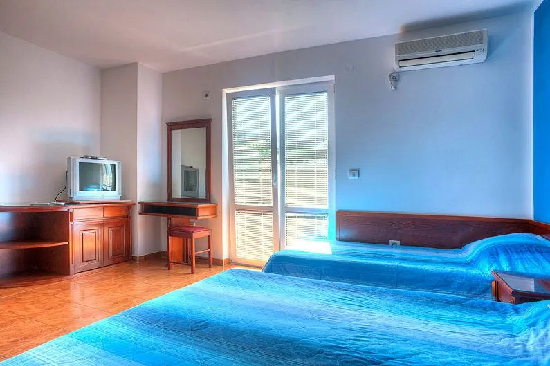 Prodaja, ugostiteljski objekat, 600m², Bečići, Budva