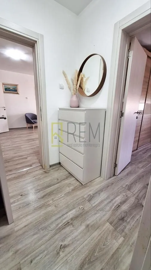 Prodaja, dvosoban stan, 72m², Lepa Kata, Podgorica