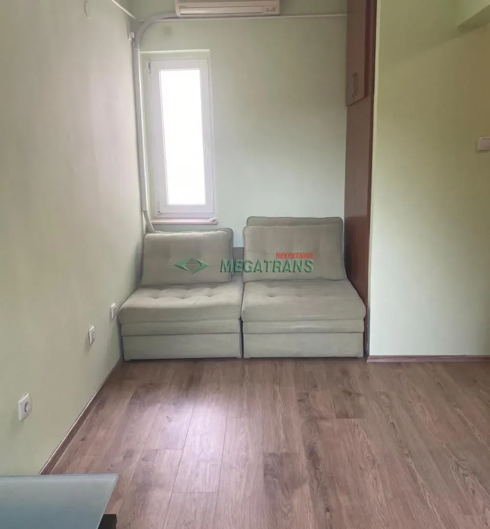 Izdavanje, stan, 18m², Centar, Novi Sad