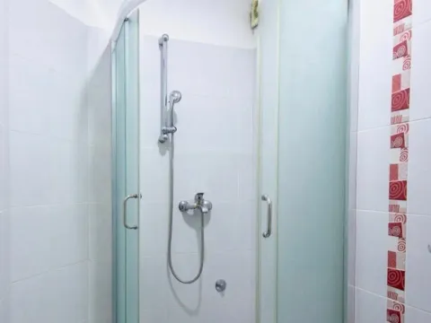 Izdavanje, dvosoban stan, 60m², Centar, Podgorica - image 9