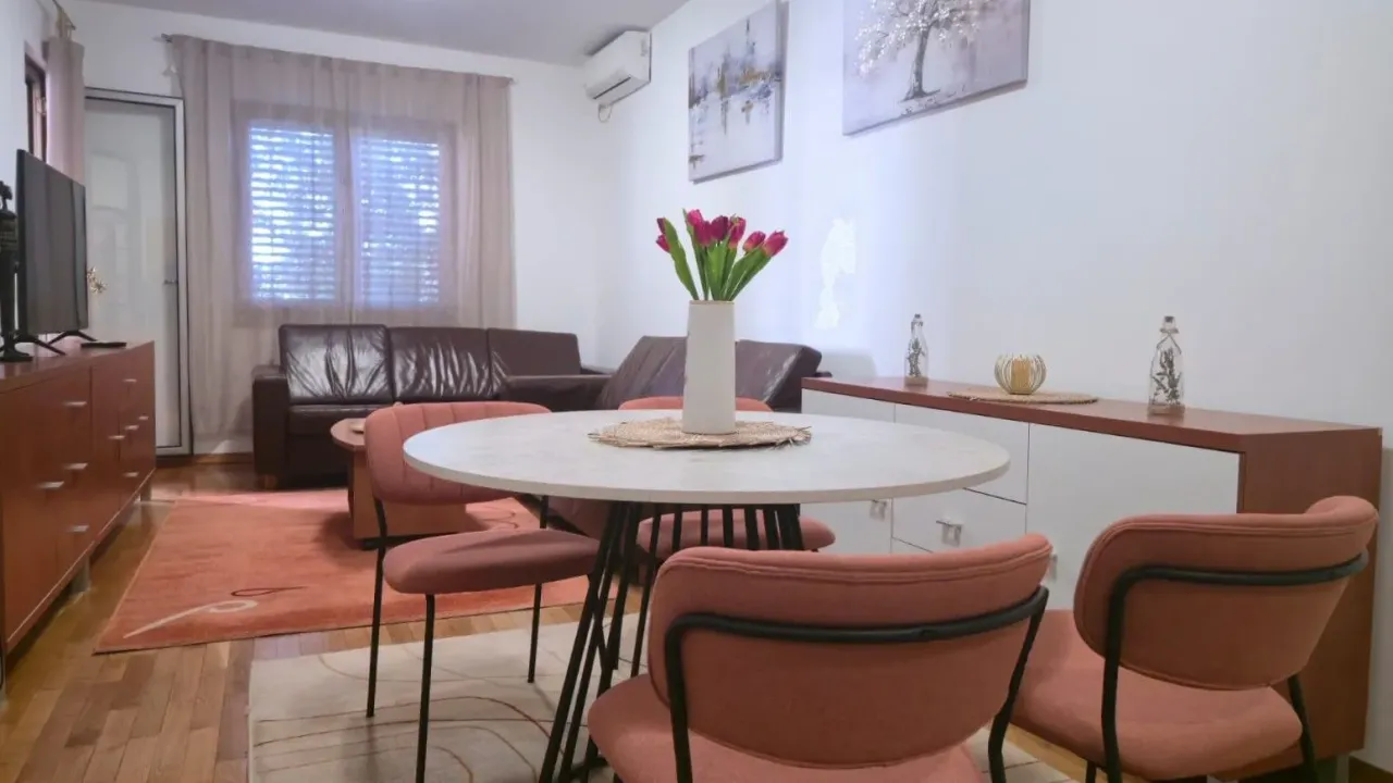 Izdavanje, dvosoban stan, 64m², Gorica C, Podgorica