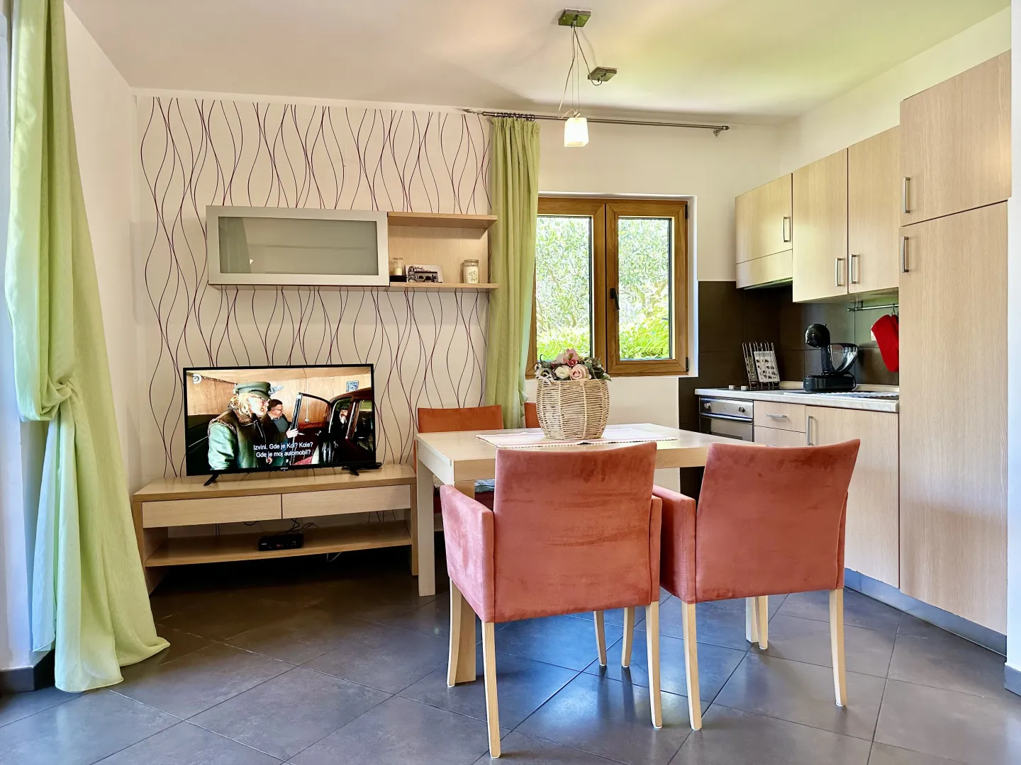 Rent, one bedroom apartment, 45m², Dobrota, Kotor