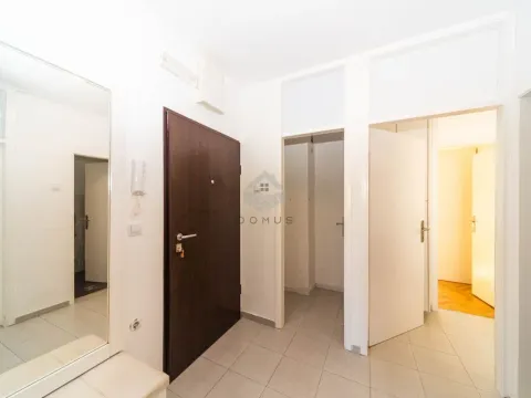 Izdavanje, dvosoban stan, 80m², Blok 9, Podgorica - image 12