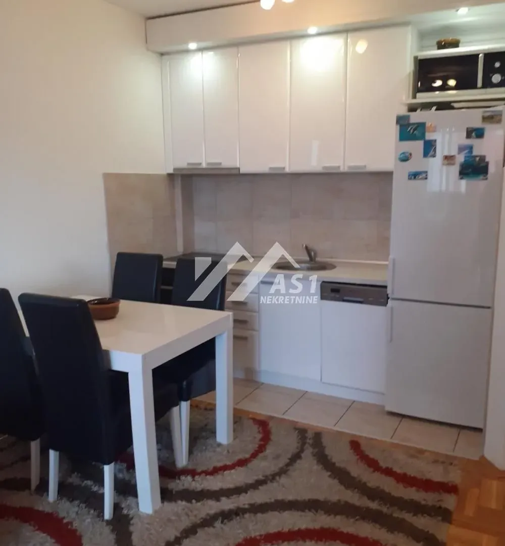 Izdavanje, jednosoban stan, 38m², Nova Detelinara, Novi Sad Sve Podlokacije