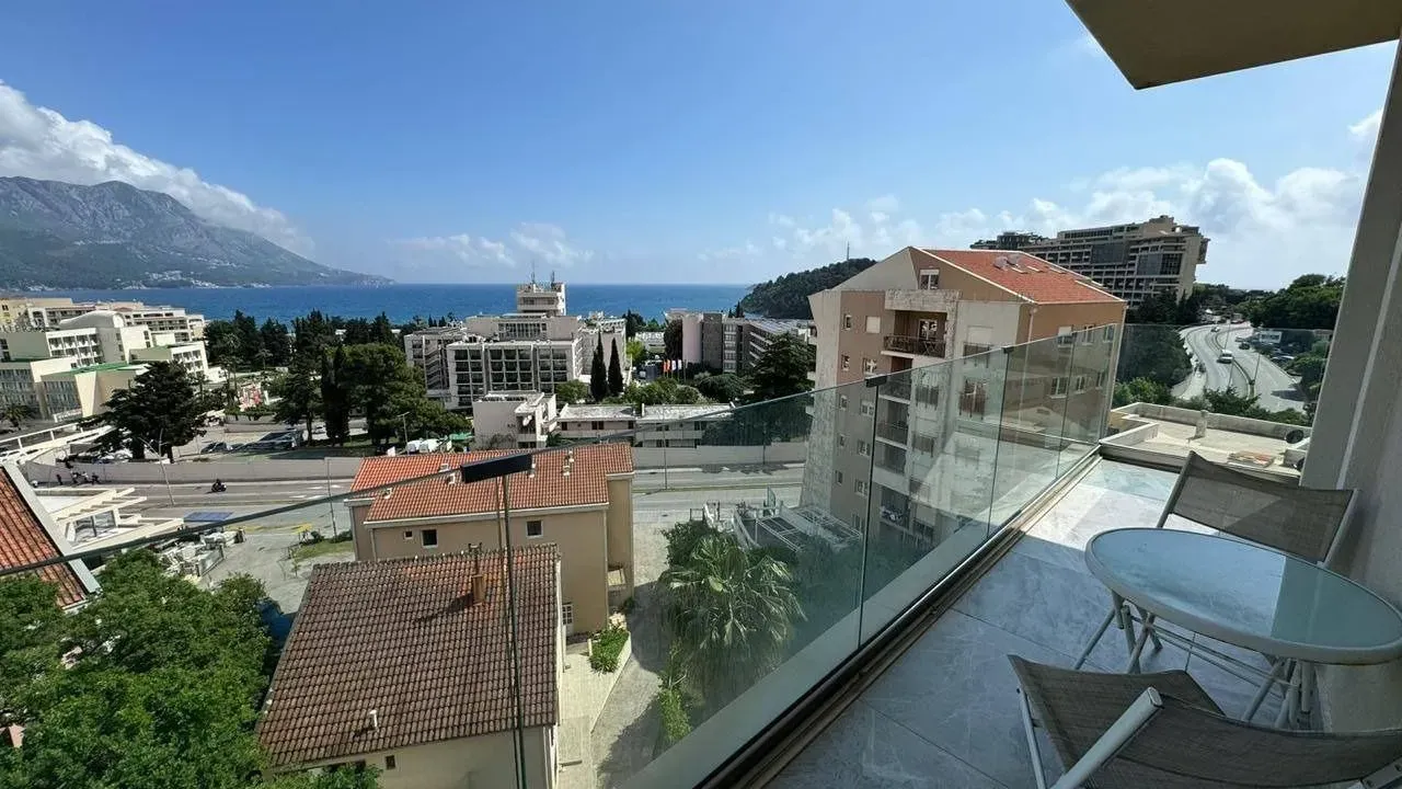 Izdavanje, dvosoban stan, 75m², Bečići, Budva