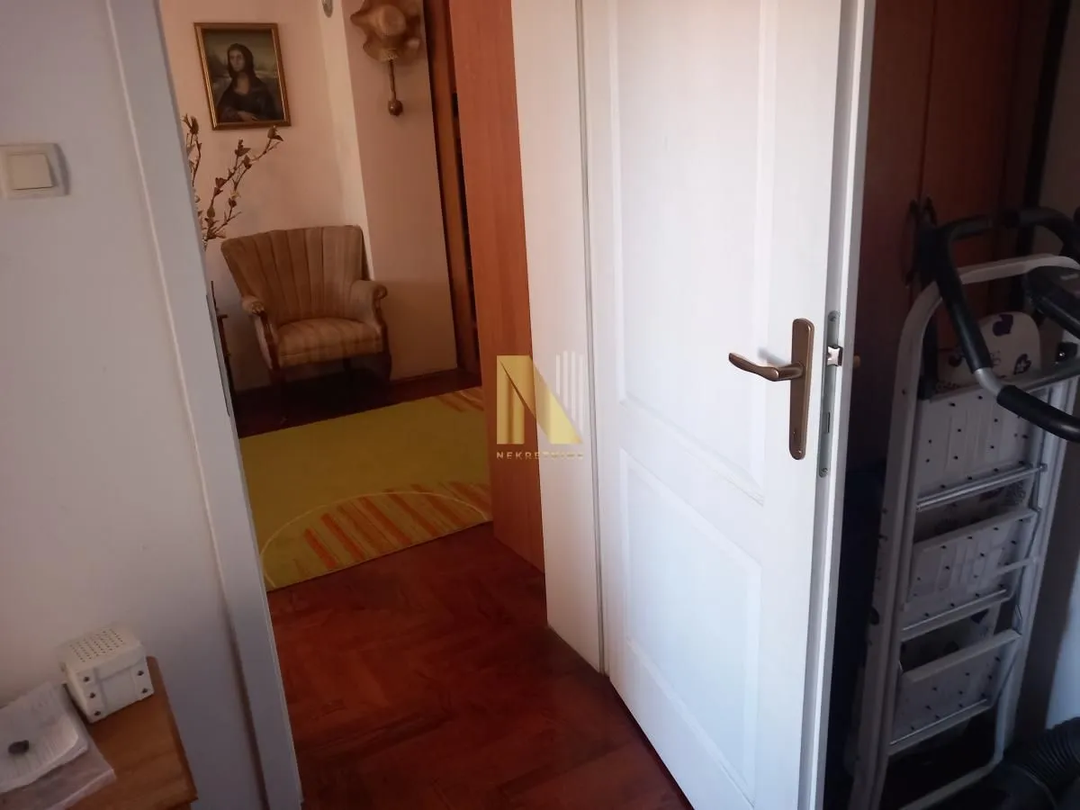 Prodaja, četvorosoban stan, 135m², Grbavica, Novi Sad Sve Podlokacije