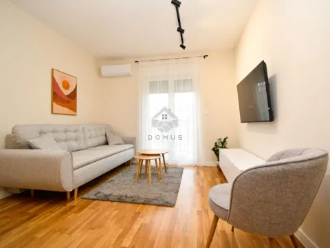 Rent, one bedroom apartment, 40m², Tuški Put, Podgorica - image 1