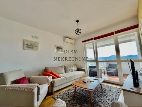 Rent, two bedroom apartment, 70m², Centar, Bar - image 1