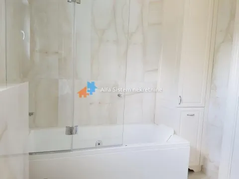 Izdavanje, stan, 215m², Senjak, Beograd - image 28