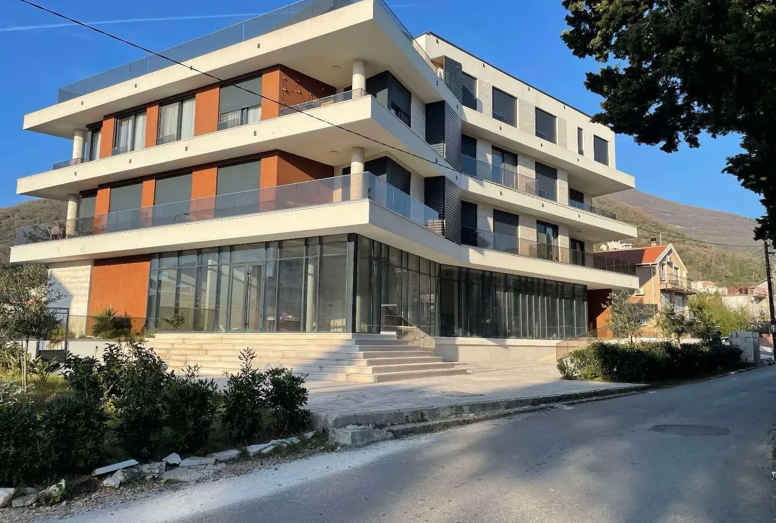 Rent, office space, 271m², Donja Lastva, Tivat