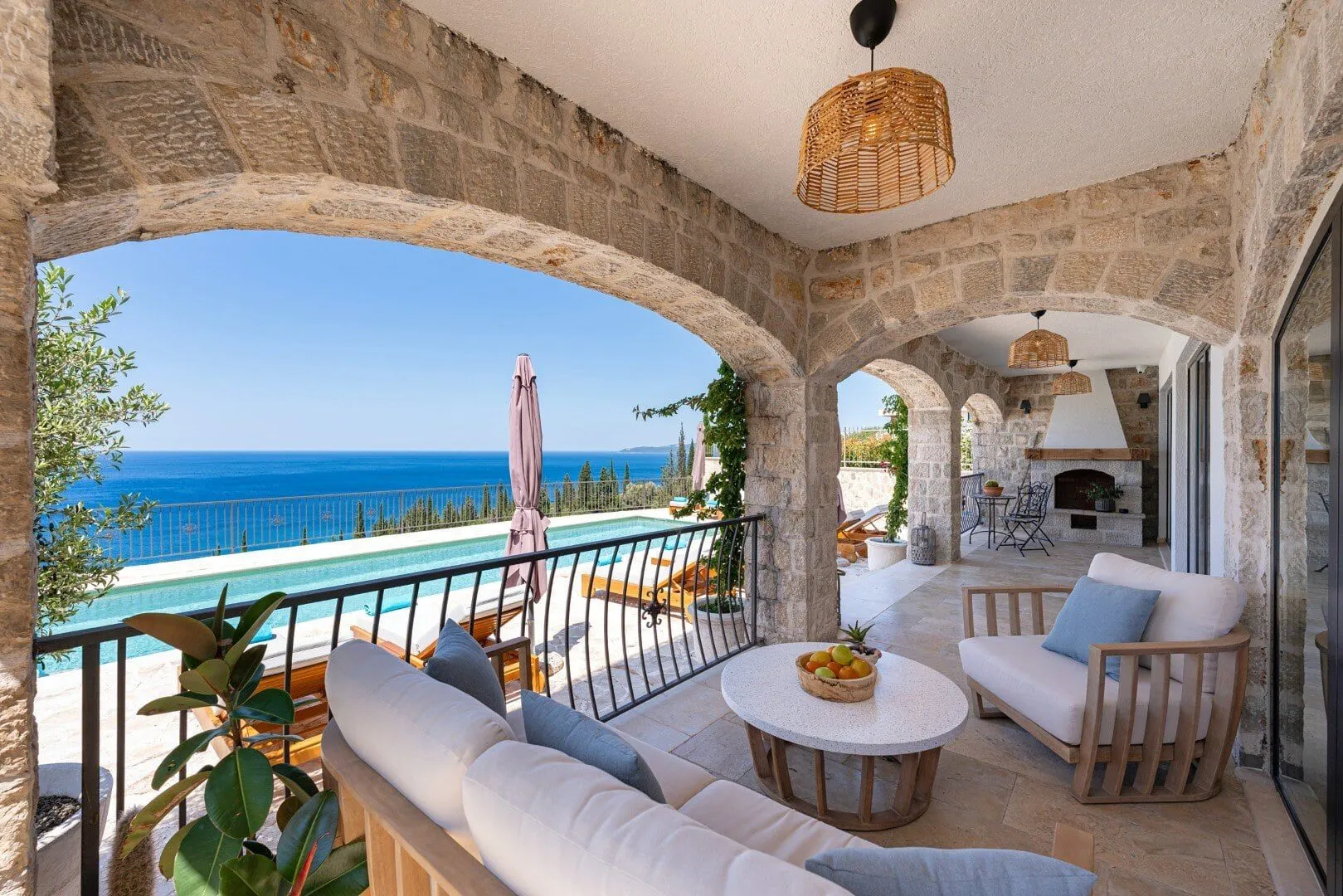 Sale, house, 374m², Drobni pijesak, Budva