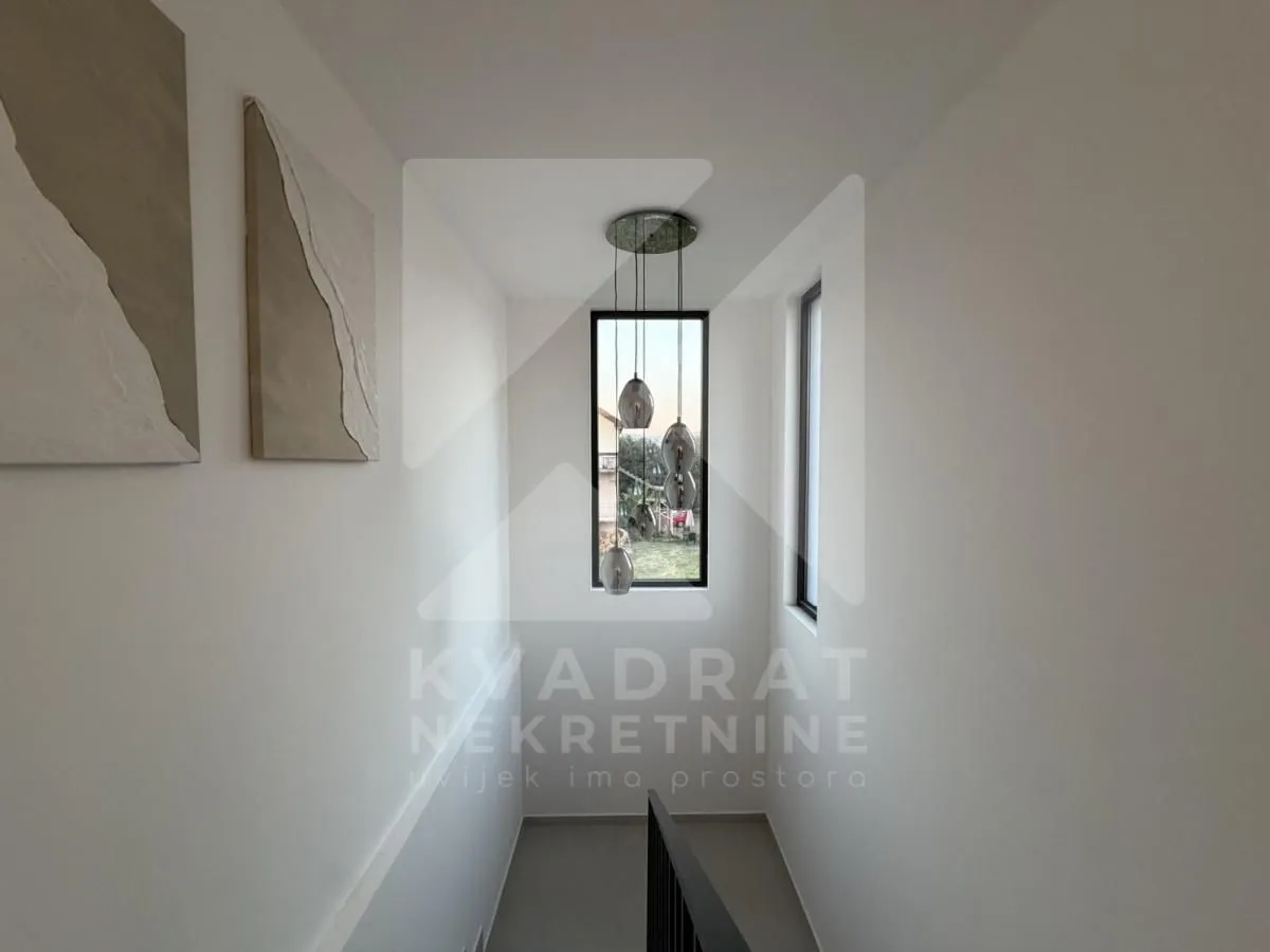 Prodaja, kuća, 225m², Gornja Gorica, Podgorica