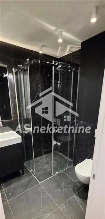 Izdavanje, trosoban stan, 95m², Savski Venac, Beograd
