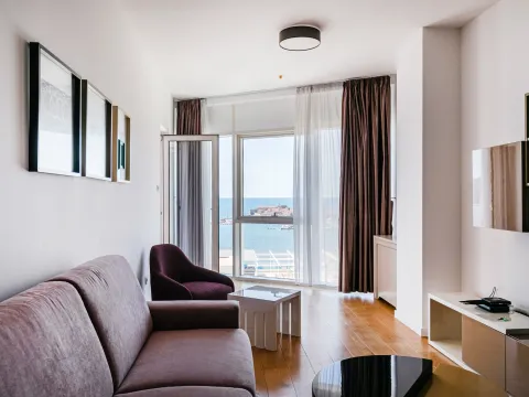 Rent, one bedroom apartment, 77m², Tre Canne, Budva - image 2