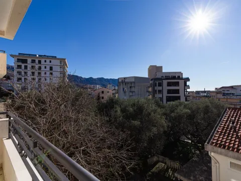 Izdavanje, dvosoban stan, 50m², Bečići, Budva - image 18