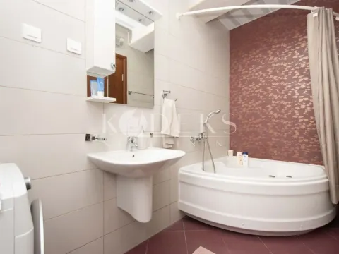 Izdavanje, dvosoban stan, 66m², 1 maj, Podgorica - image 9