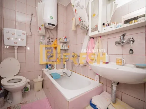 Prodaja, kuća, 140m², Pobrežje, Podgorica - image 17