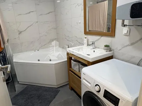 Izdavanje, dvosoban stan, 80m², Centar, Bar - image 13