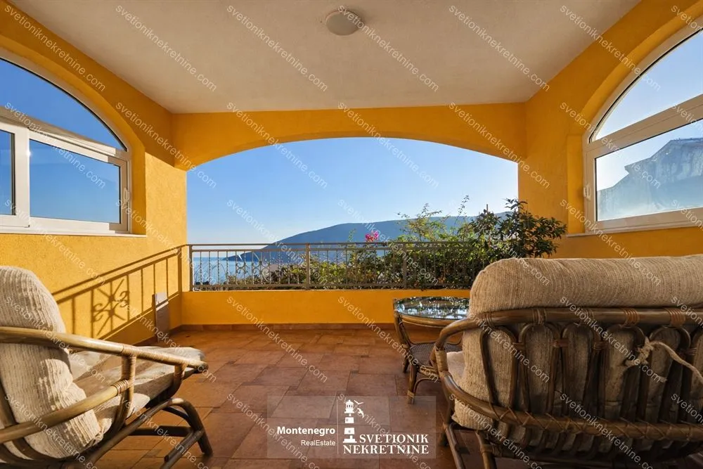 Prodaja, trosoban stan, 101m², Gomila, Herceg Novi