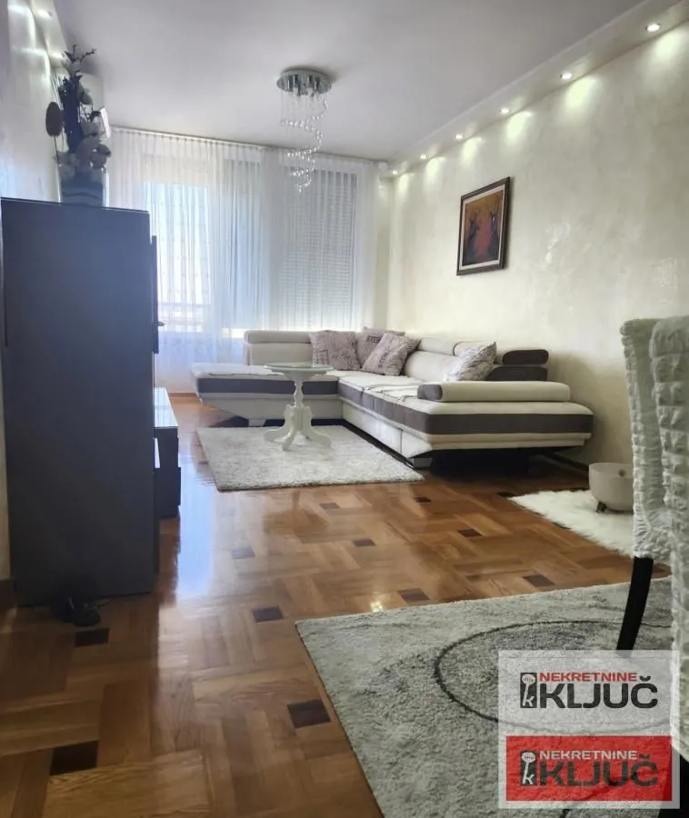 Izdavanje, trosoban stan, 102m², Bulevar patrijarha Pavla, Novi Sad Sve Podlokacije