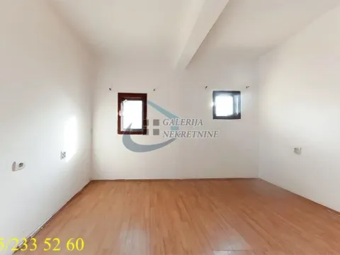 Sale, house, 247m², Čukarica, Beograd