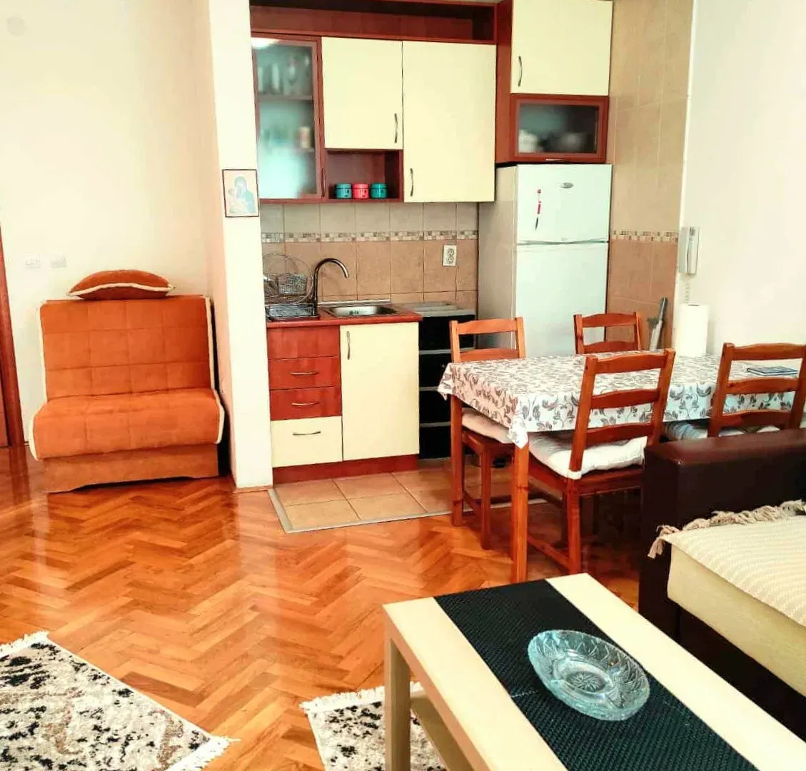 Rent, studio apartment, 33m², Centar, Bar