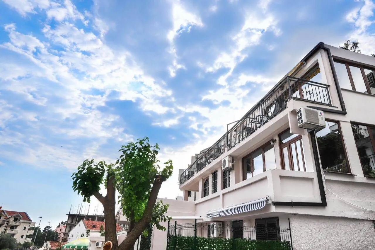 Sale, hospitality venue, 450m², Petrovac, Budva