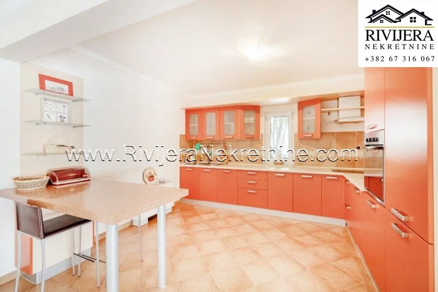Prodaja, trosoban stan, 244m², Centar, Herceg Novi