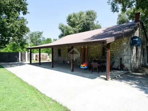 Izdavanje,  kuća, 130m2, Martinići, Danilovgrad