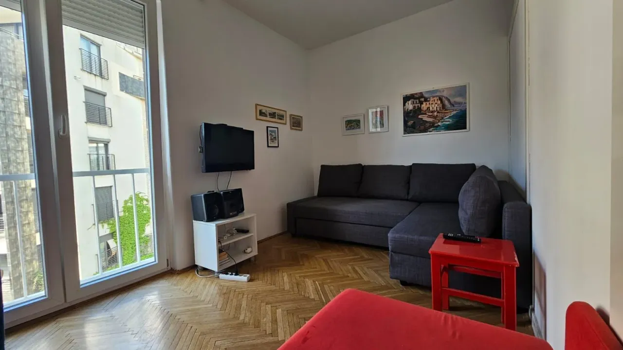 Izdavanje, jednosoban stan, 40m², Budva, Crna Gora